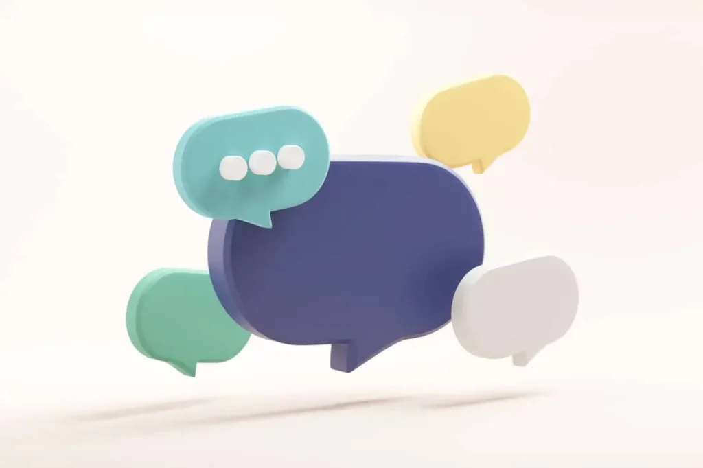 Une image de bulles de dialogue pour représenter le travail de communication d'une graphiste multimédia